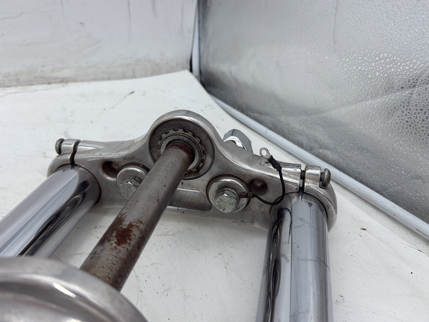2006 Harley Dyna Super Glide Custom FXDCI OEM Front Triple Tree Set & LH RH Fork Legs Sliders