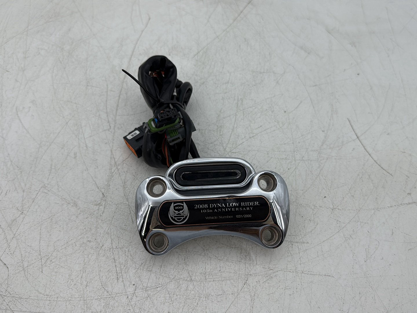 2008 Harley Dyna FXDL Low Rider Anniversary OEM Front Handlebar Riser Top Clamp Chrome