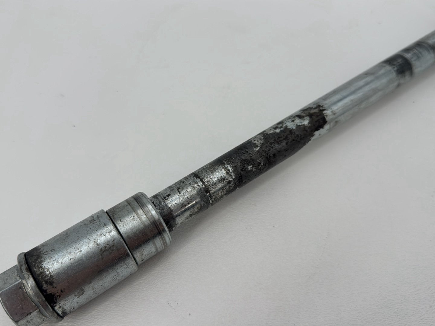1999 - 2006 Harley-Davidson Dyna Wide Glide Rear Wheel Axle Bolt Shaft 41114-90