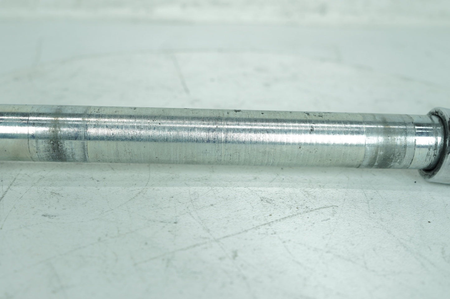 1999 - 2006 Harley-Davidson Touring Road King Classic Front Wheel Axle Bolt Shaft 43364-00