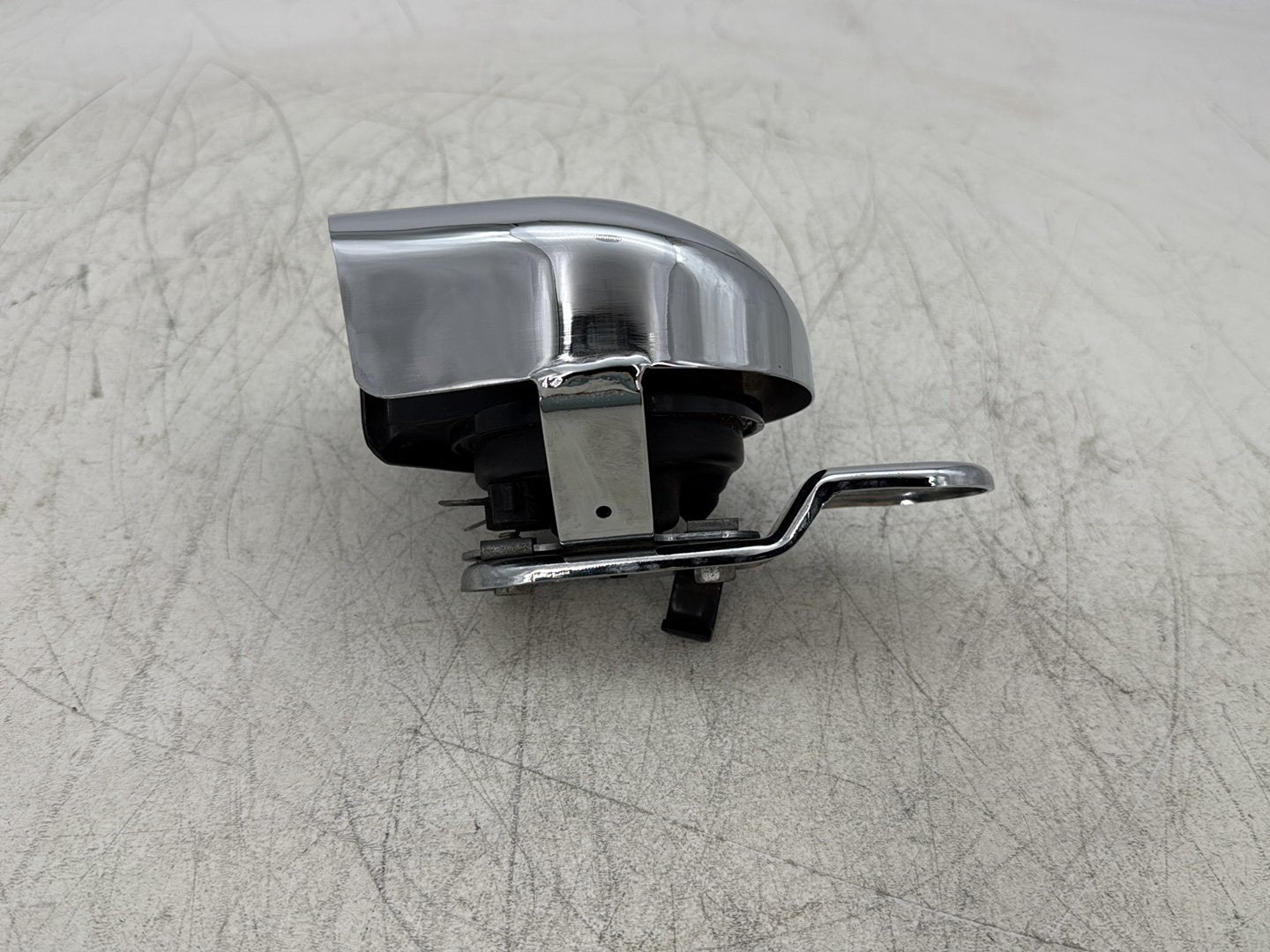 2007 Harley Dyna Street Bob FXDBI OEM Horn Signal Klaxon Chrome Cover