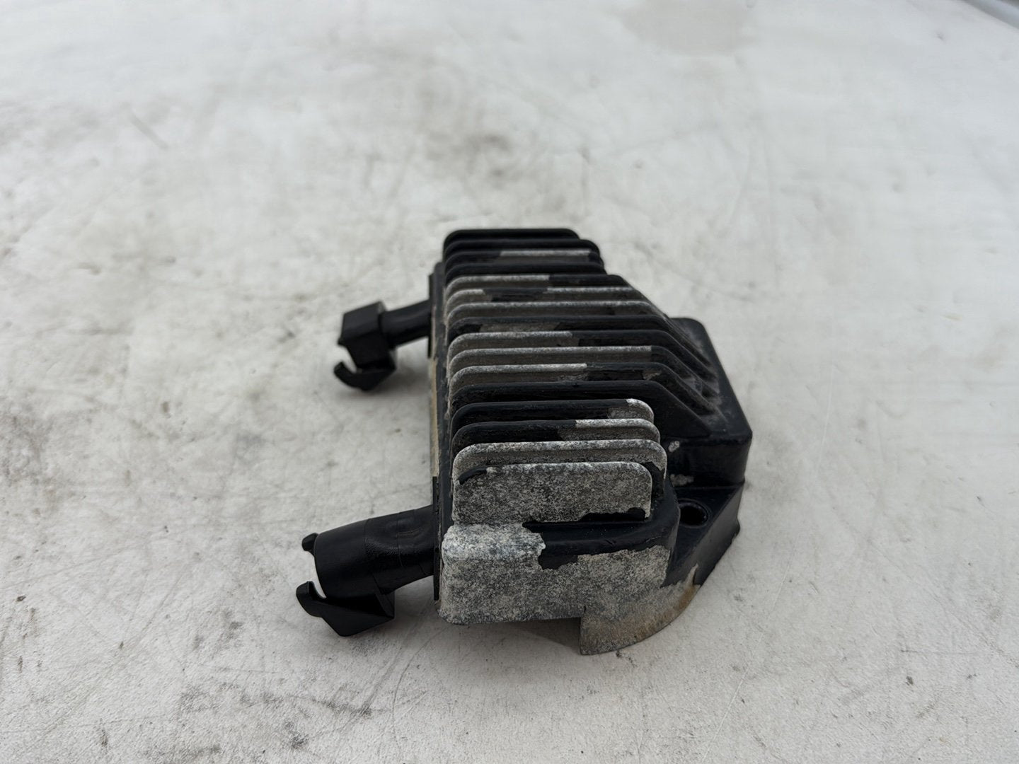 2012 Harley Dyna FXDF Fat Bob OEM Voltage Regulator Rectifier