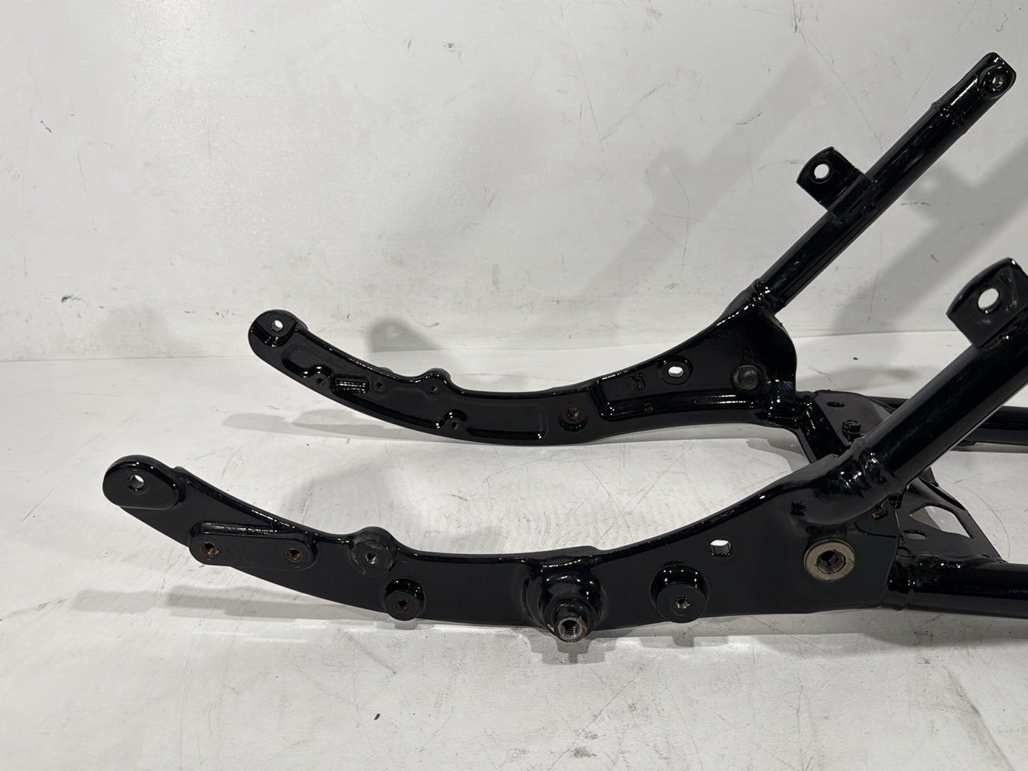 2010 Harley Street Glide Touring FLHX OEM Rear Back Sub Frame Rail Bar 48079-09BHP