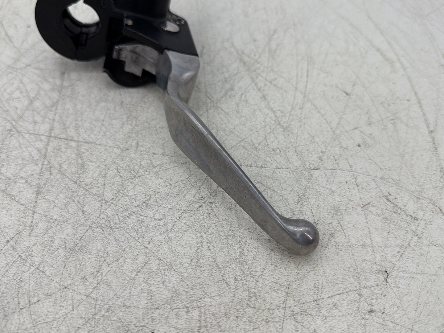 2012 Harley Dyna Super Glide Custom FXDCI OEM Front Right Brake Lever Master Cylinder