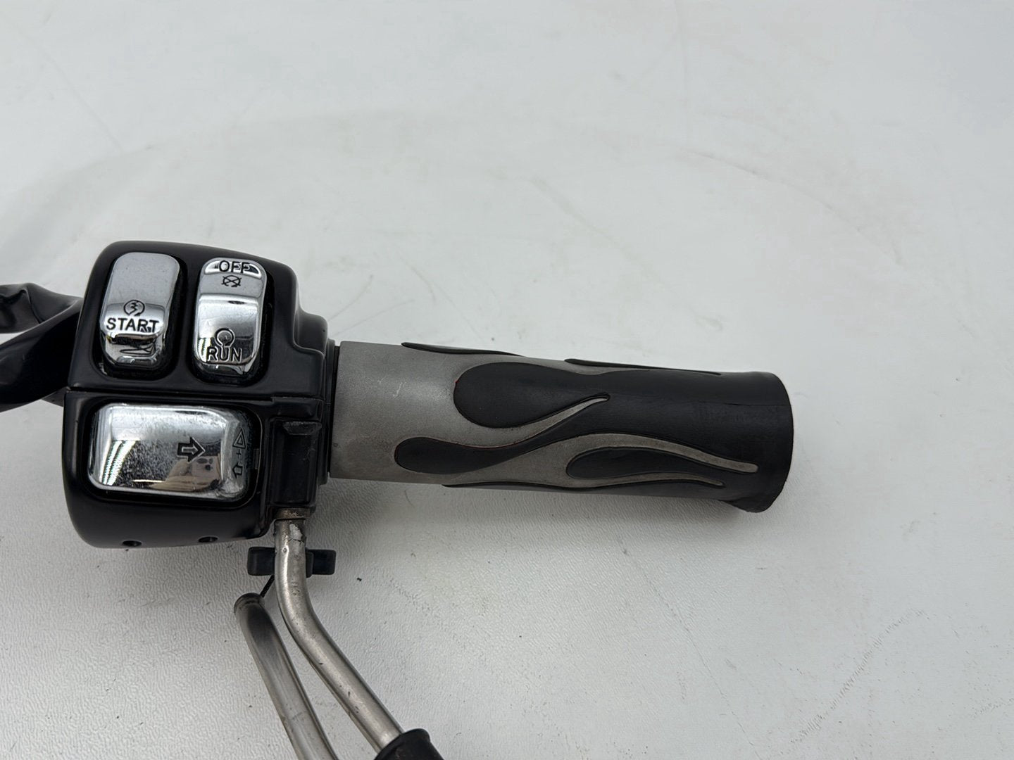 2004 - 2013 Harley-Davidson Sportster 883 Custom Right Engine Start Kill Switches Controls 71589-96B , 56666-04