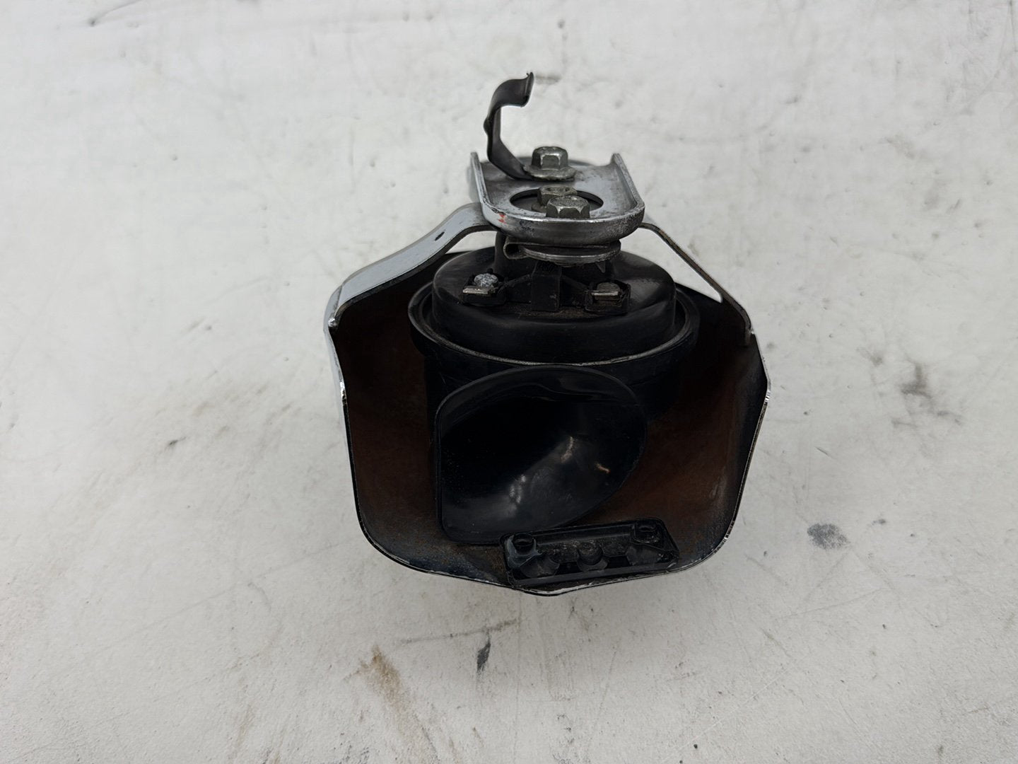 2002 Harley Heritage Softail Classic FLSTC OEM Horn Signal Klaxon Chrome Cover