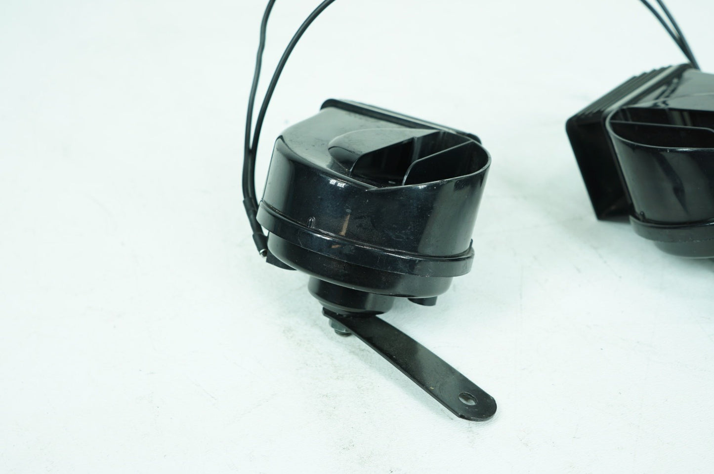 2018 - 2025 Harley-Davidson Softail Street Bob Signal Horn Klaxon Beep E11 00238