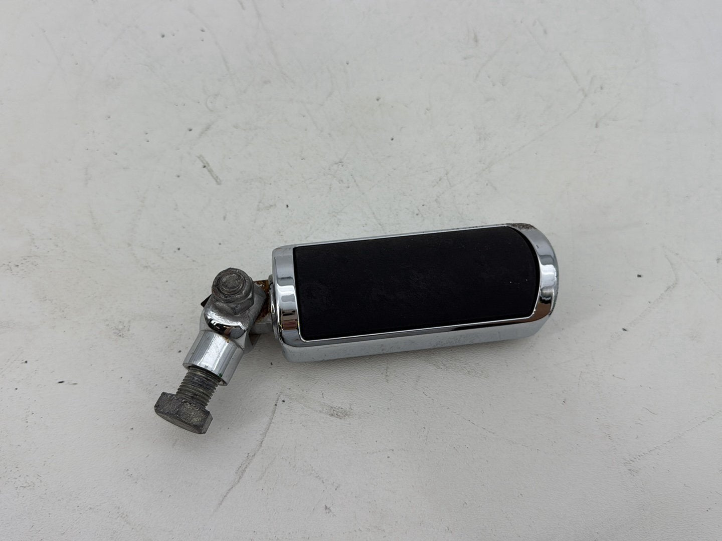 2005 Harley Road Glide Touring FLTRI OEM Front Driver Highway 1 Foot Peg Rest
