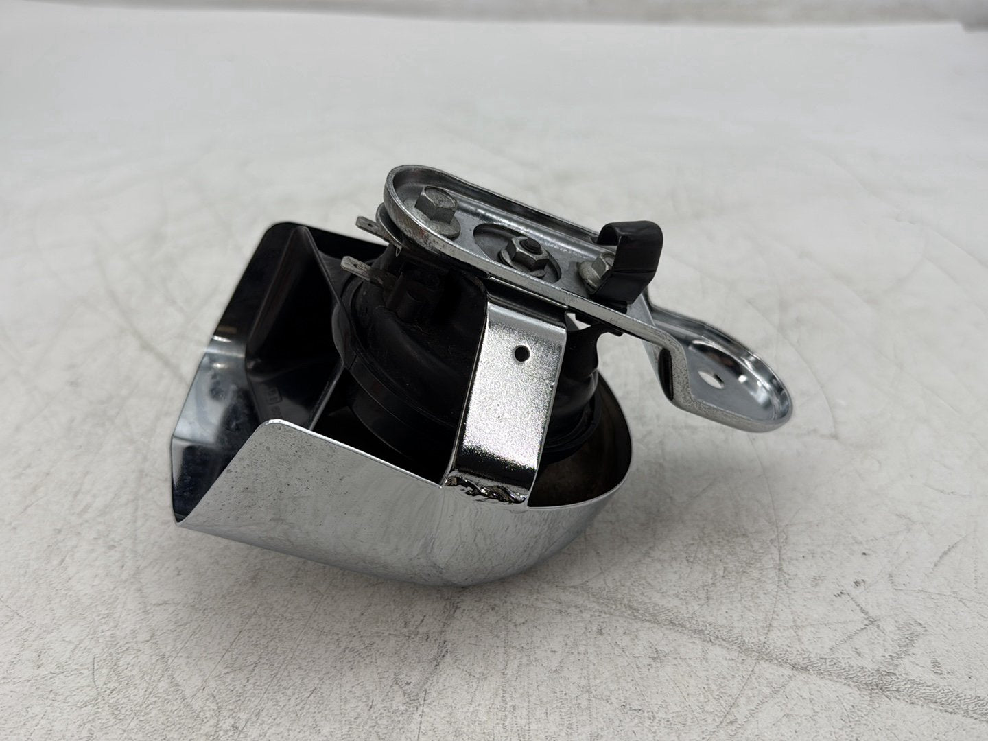 2010 Harley Street Glide Touring FLHX OEM Horn Signal Klaxon Chrome Cover