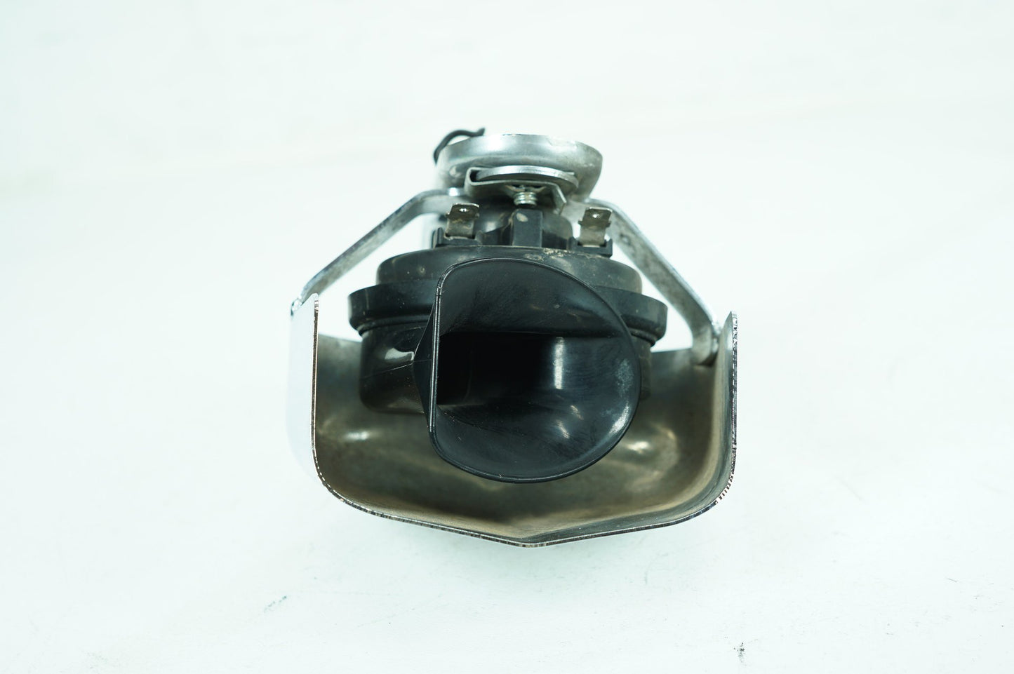 1999 - 2006 Harley-Davidson Softail Fat Boy Horn Signal Klaxon Chrome Cover 69012-93A
