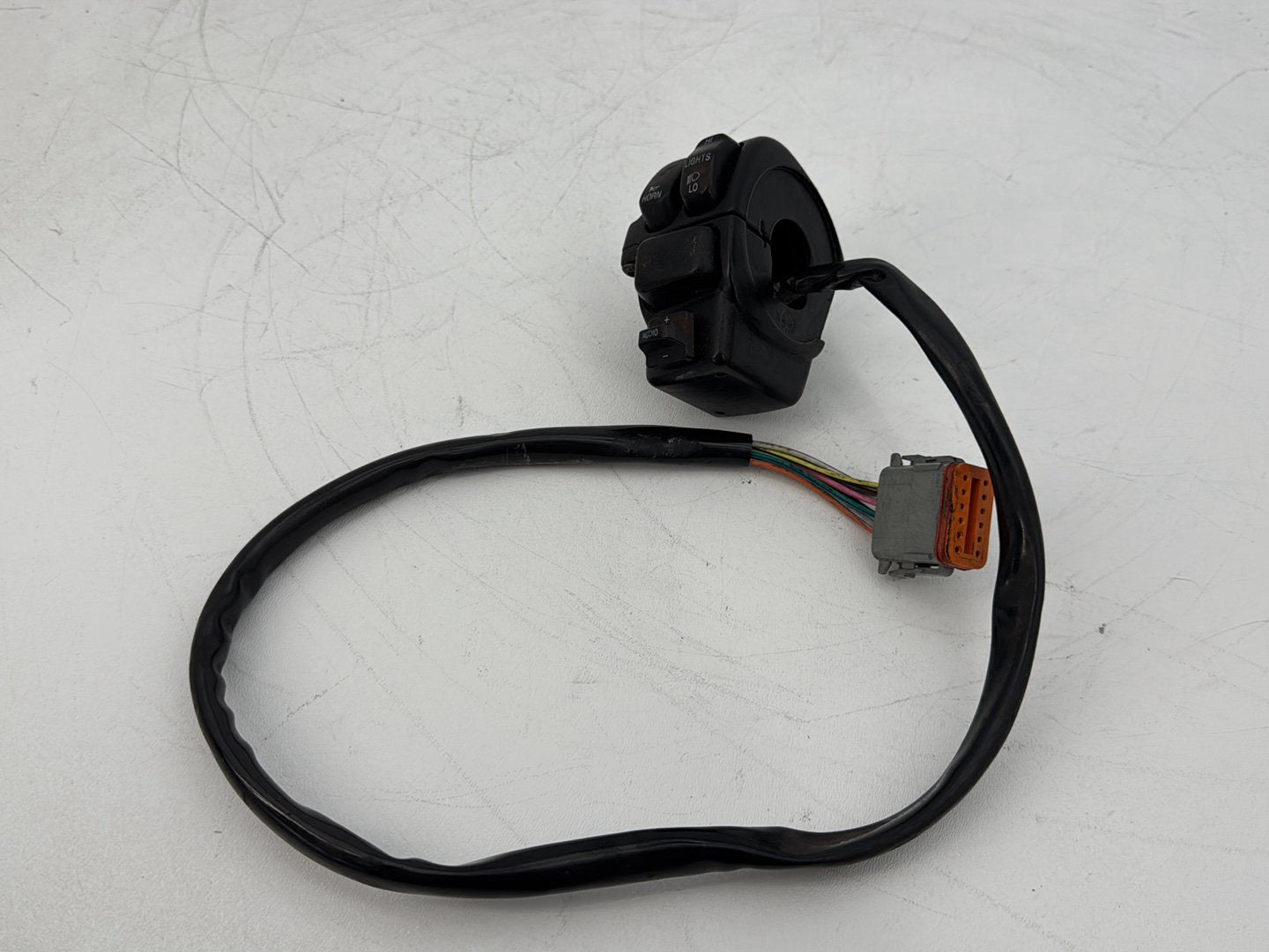 1999 - 2006 Harley-Davidson Touring Electra Glide Classic Left Turn Signal Headlight Switches Controls 71685-06A