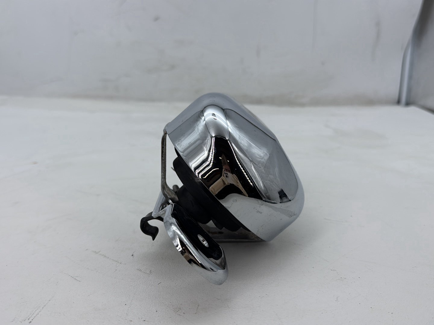 2007 Harley Street Glide Touring FLHX OEM Horn Signal Klaxon Chrome Cover