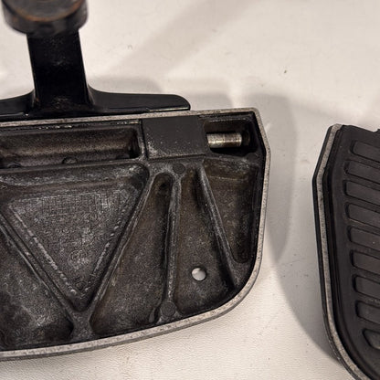 1999 - 2006 Harley-Davidson Touring Electra Glide Ultra Left & Right Passenger Floorboard Foot Rest 52719-93B