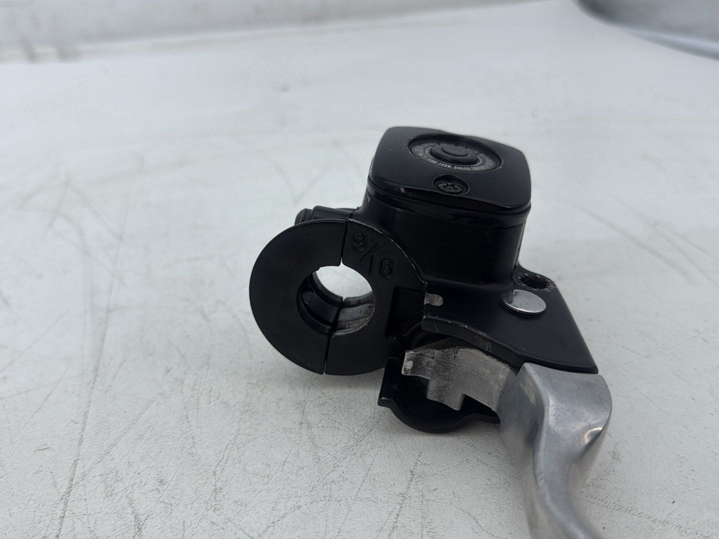 2005 Harley Heritage Softail Classic OEM Front Right Brake Lever Master Cylinder