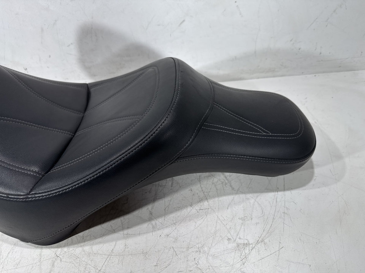 02 Harley Heritage Softail Classic Passenger Rider Driver Seat Saddle SADDLEMAN