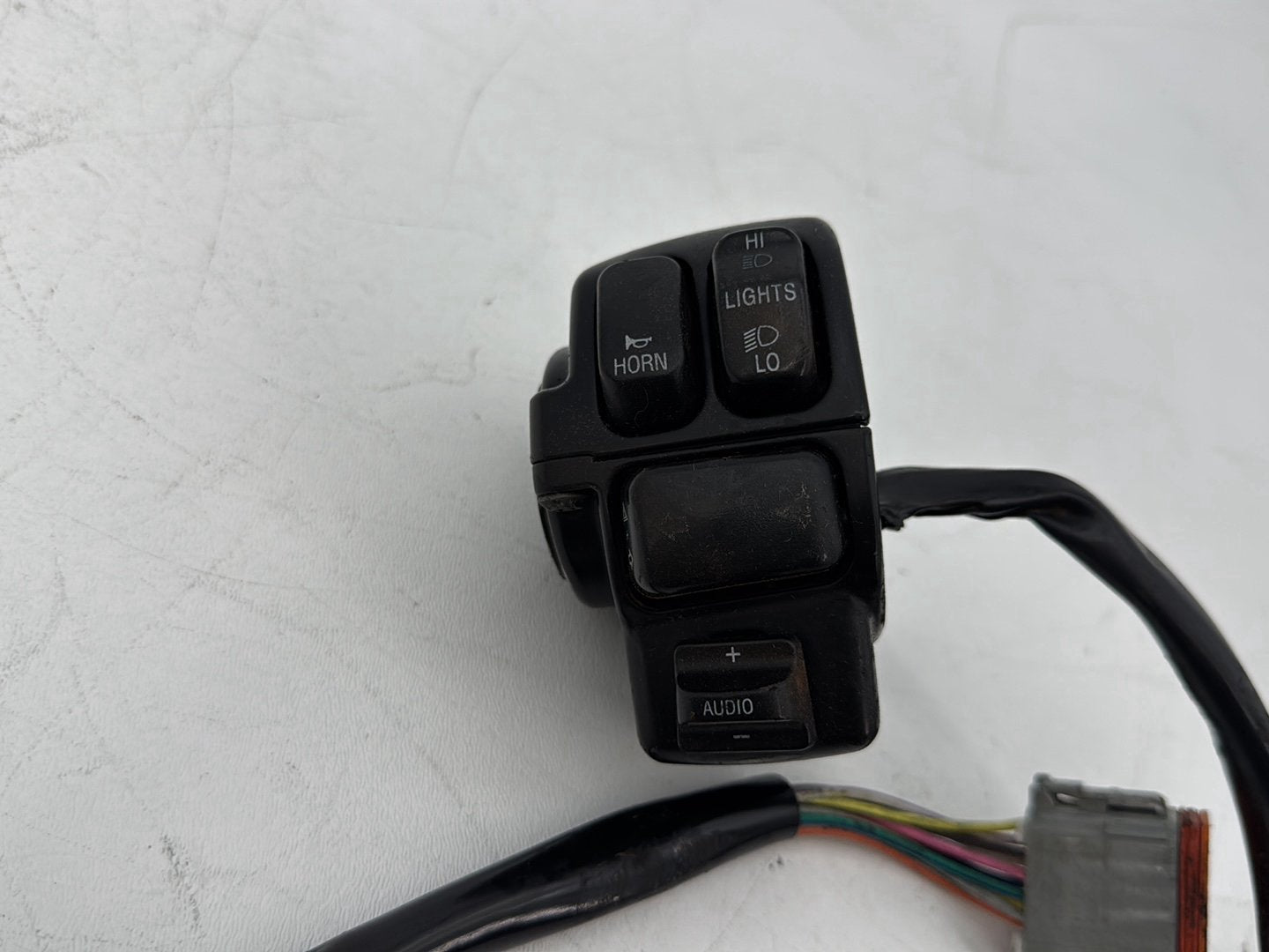 1999 - 2006 Harley-Davidson Touring Electra Glide Classic Left Turn Signal Headlight Switches Controls 71685-06A