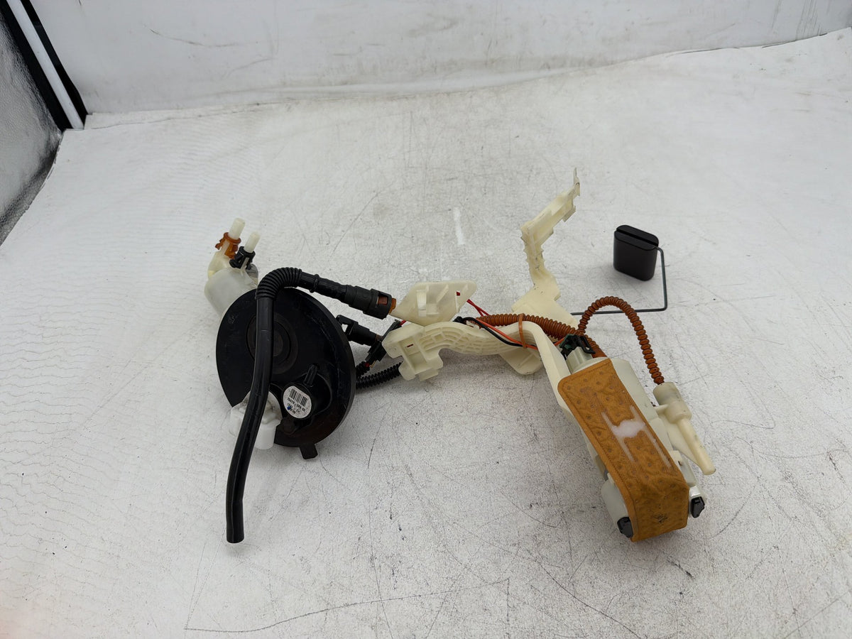 2010 Harley Road King Touring Police OEM Fuel Pump Gas Gasoline Petrol Sending