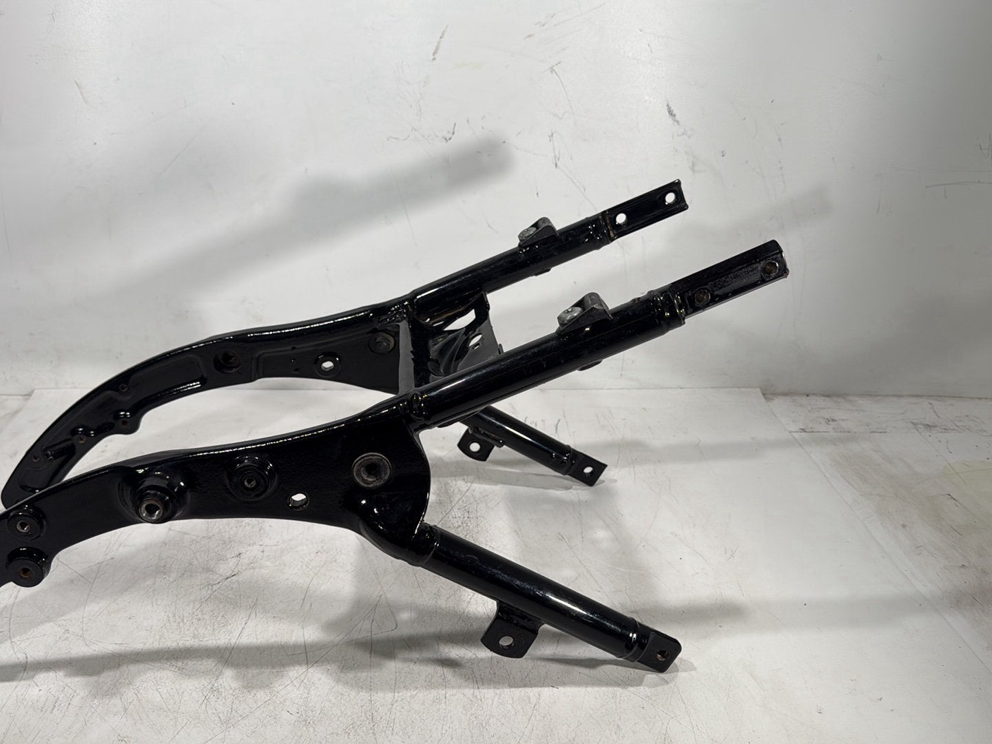 2015 Harley Road Glide Touring FLTRXS OEM Rear Back Sub Frame Rail Bar 48079-09BHP