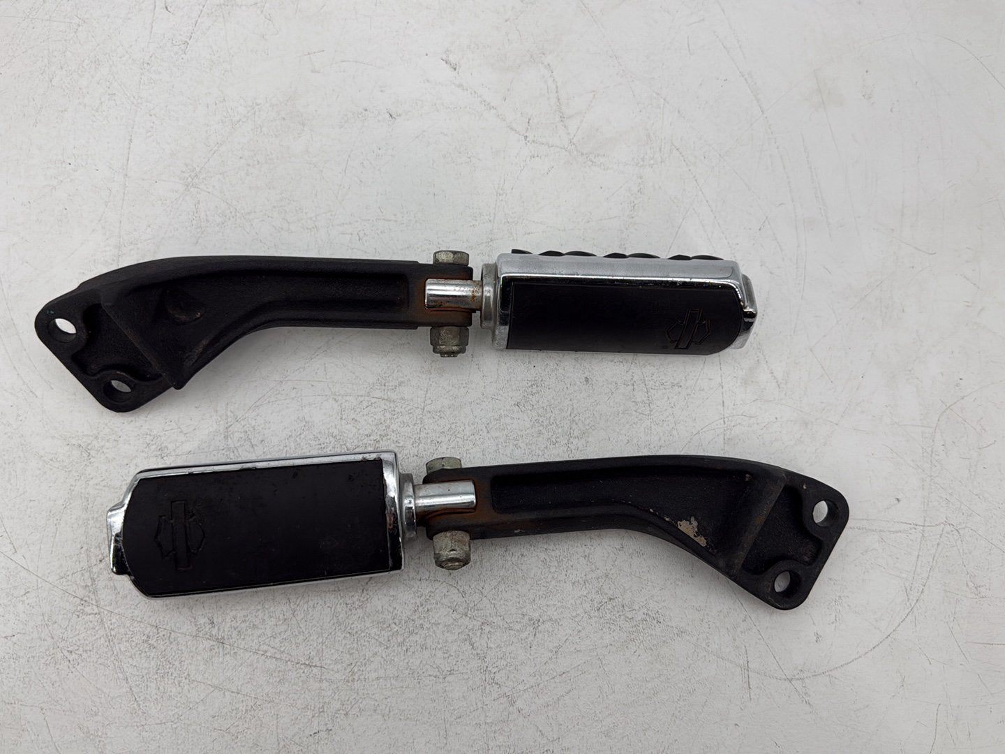 1999 - 2006 Harley-Davidson Dyna Super Glide Passenger Left & Right Foot Pegs 49224-06