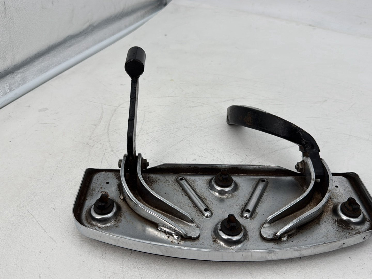 1999 - 2006 Harley-Davidson Touring Electra Glide Classic Left Right Driver Floorboard Foot Rest 50621-79A