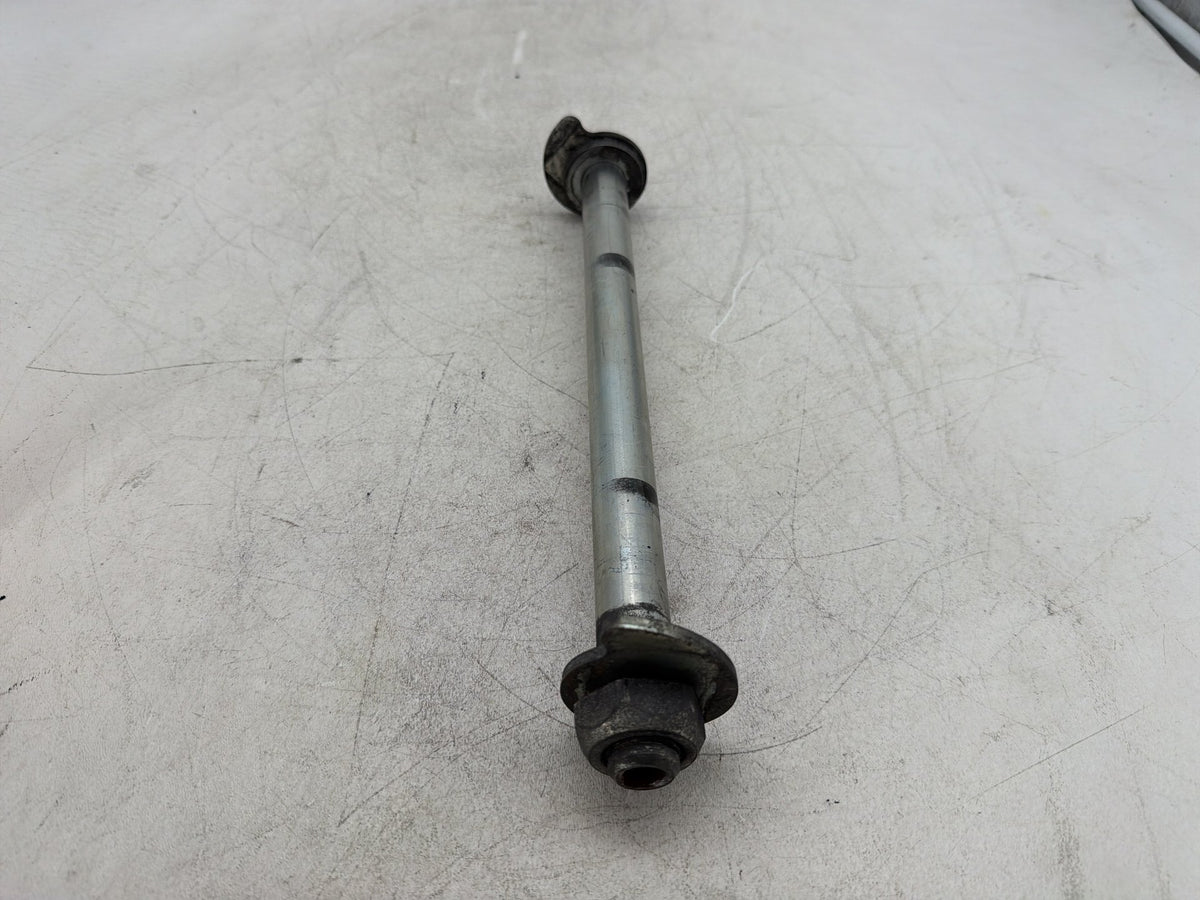 2015 Harley Electra Glide Touring Ultra OEM Rear Wheel Axle Bolt Shaft 43000002