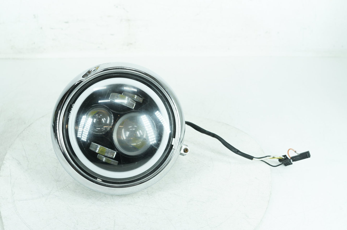 1999 - 2006 Harley-Davidson Softail Fat Boy Headlight Headlamp Head Lamp Light LED  	69748-05B