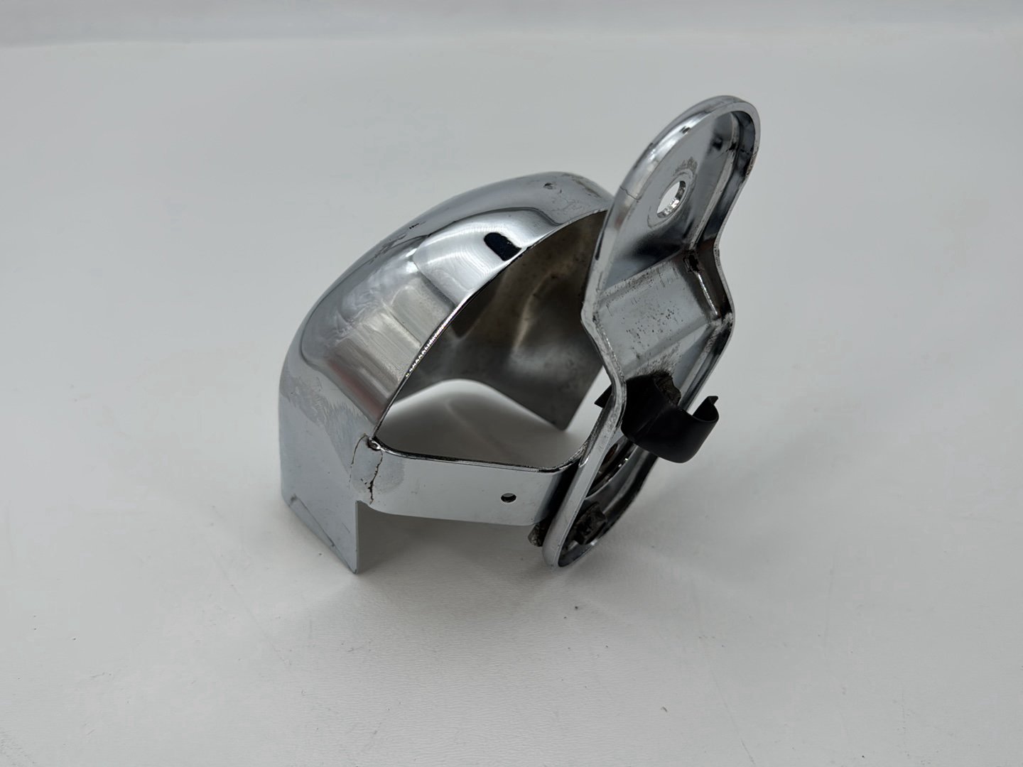 1999 - 2006 Harley-Davidson Touring Electra Glide Classic Horn Signal Klaxon Chrome Cover  	69012-93A