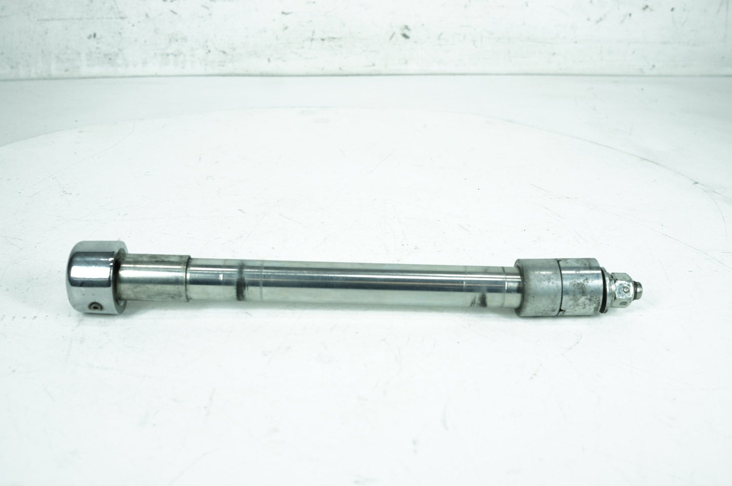 2000 - 2006 Harley-Davidson Touring Road King Custom Front Wheel Axle Bolt Shaft 43364-00