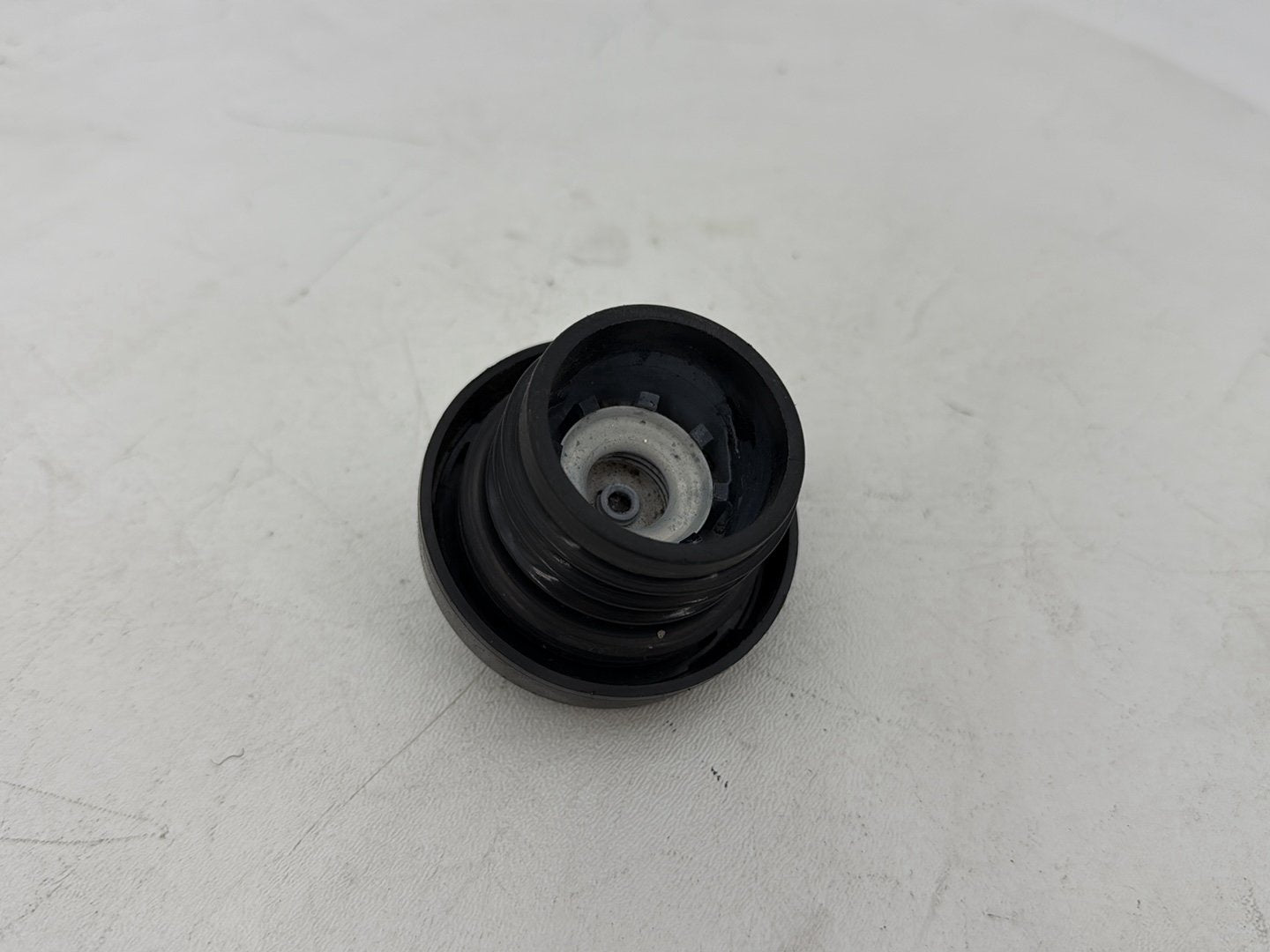 2007 - 2011 Harley-Davidson Touring Electra Glide Ultra Fuel Gas Tank Cap Bushing Hub 61274-92