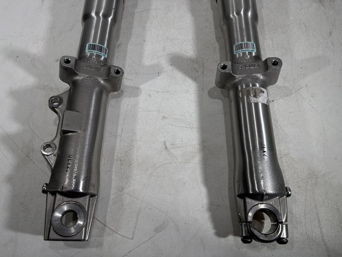 2011 Harley Softail Deluxe OEM Front Triple Tree Set & LH RH Fork Legs Sliders