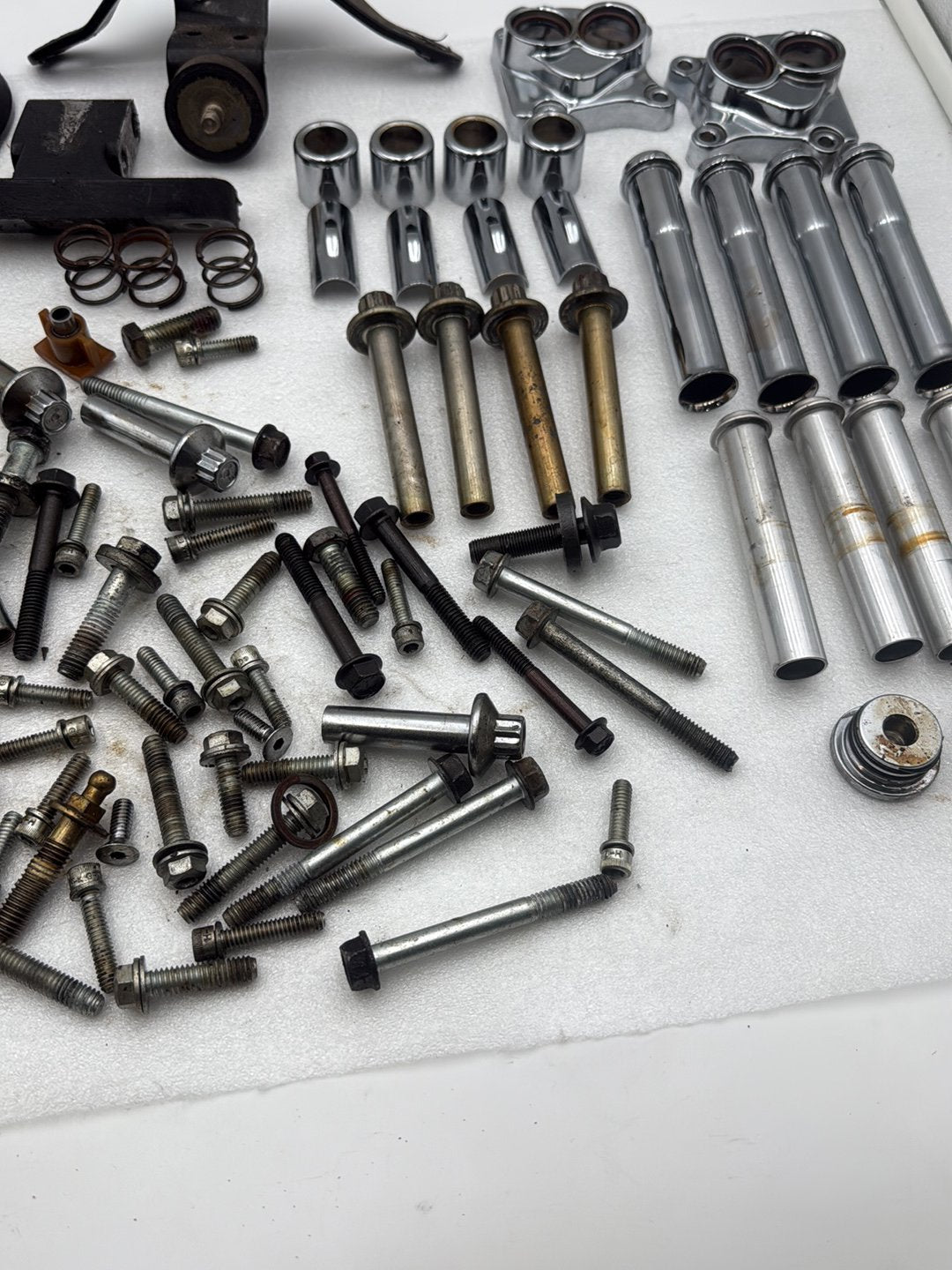 2007 - 2017 Harley-Davidson Dyna Wide Glide Engine Motor Hardware Bolts Brackets Bushing 17939-99