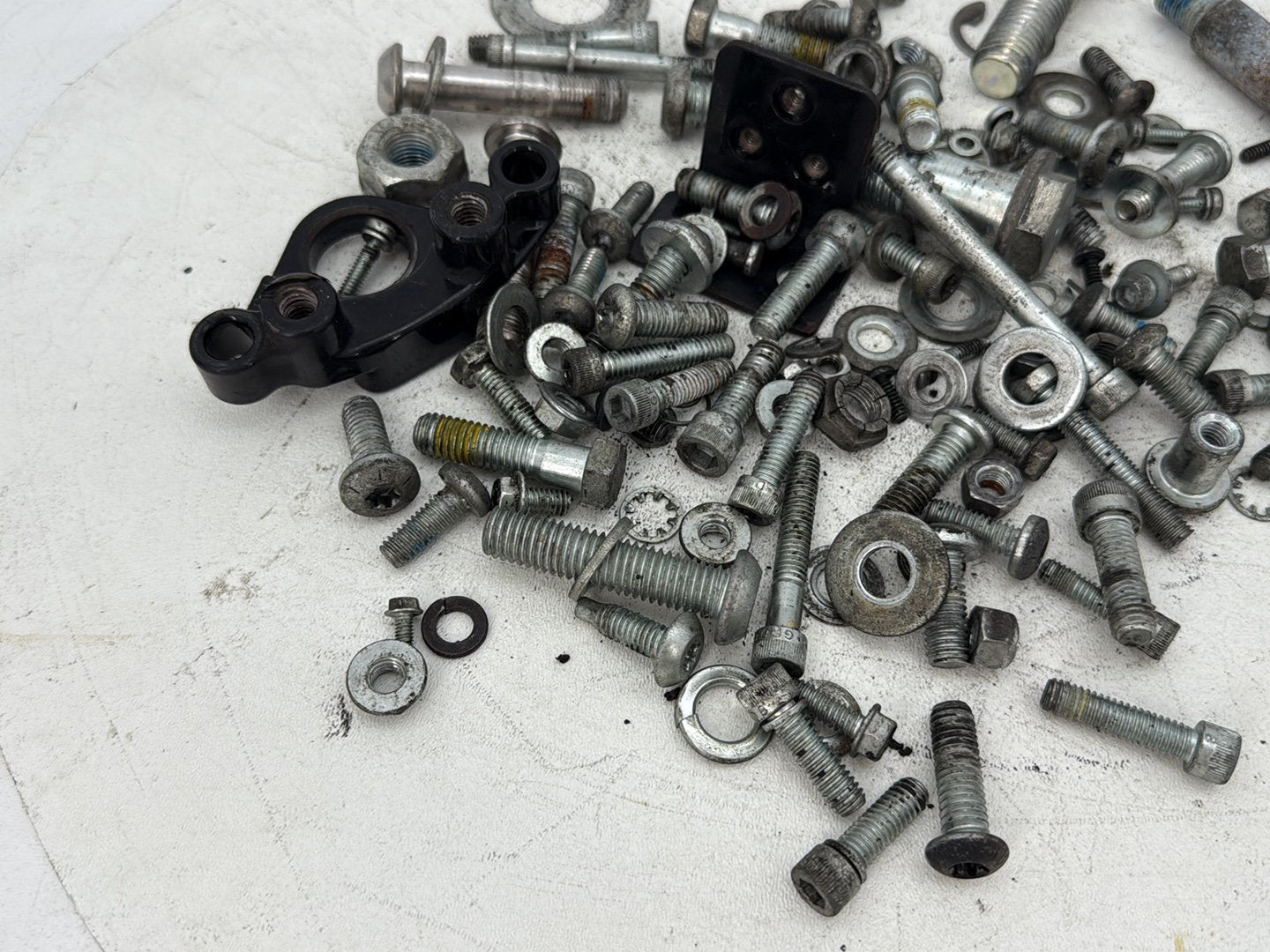 2009 Harley Sportster 883 Low XL883L OEM Hardware Bolts Nuts & Brackets
