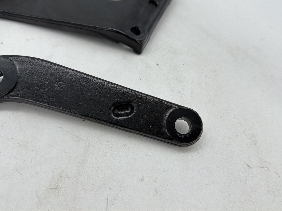 2015 Harley Softail Deluxe FLSTN OEM Rear Left & Right Fender Support Bracket