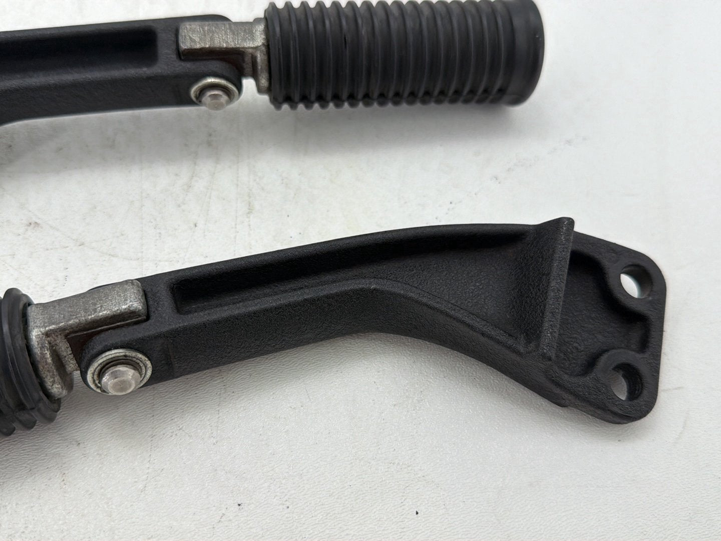 2009 Harley Dyna Street Bob FXDB OEM Passenger Left & Right Foot Pegs