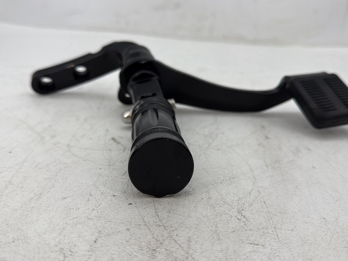 2006 Harley Dyna FXDWGI Wide Glide OEM Right Driver Foot Controls Peg Rest