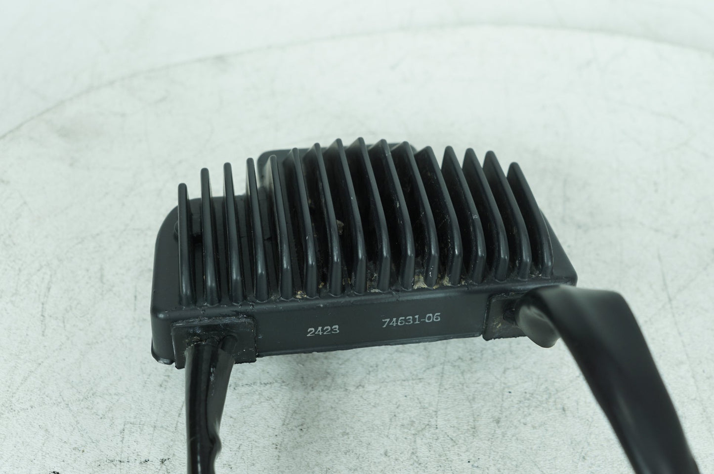 1999 - 2006 Harley-Davidson Dyna Super Glide Voltage Regulator Rectifier   	74631-06
