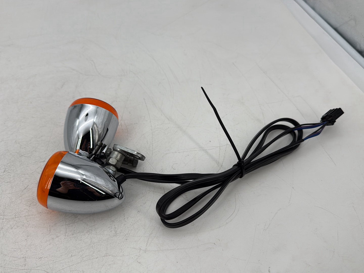 1999 - 2006 Harley-Davidson Dyna Super Glide Front Left Right Turn Signal Indicators 68972-00