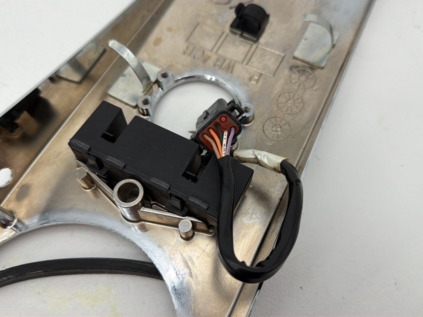 1999 - 2006 Harley-Davidson Touring Road King Fuel Gas Tank Dash Console NOKey  	60960-99