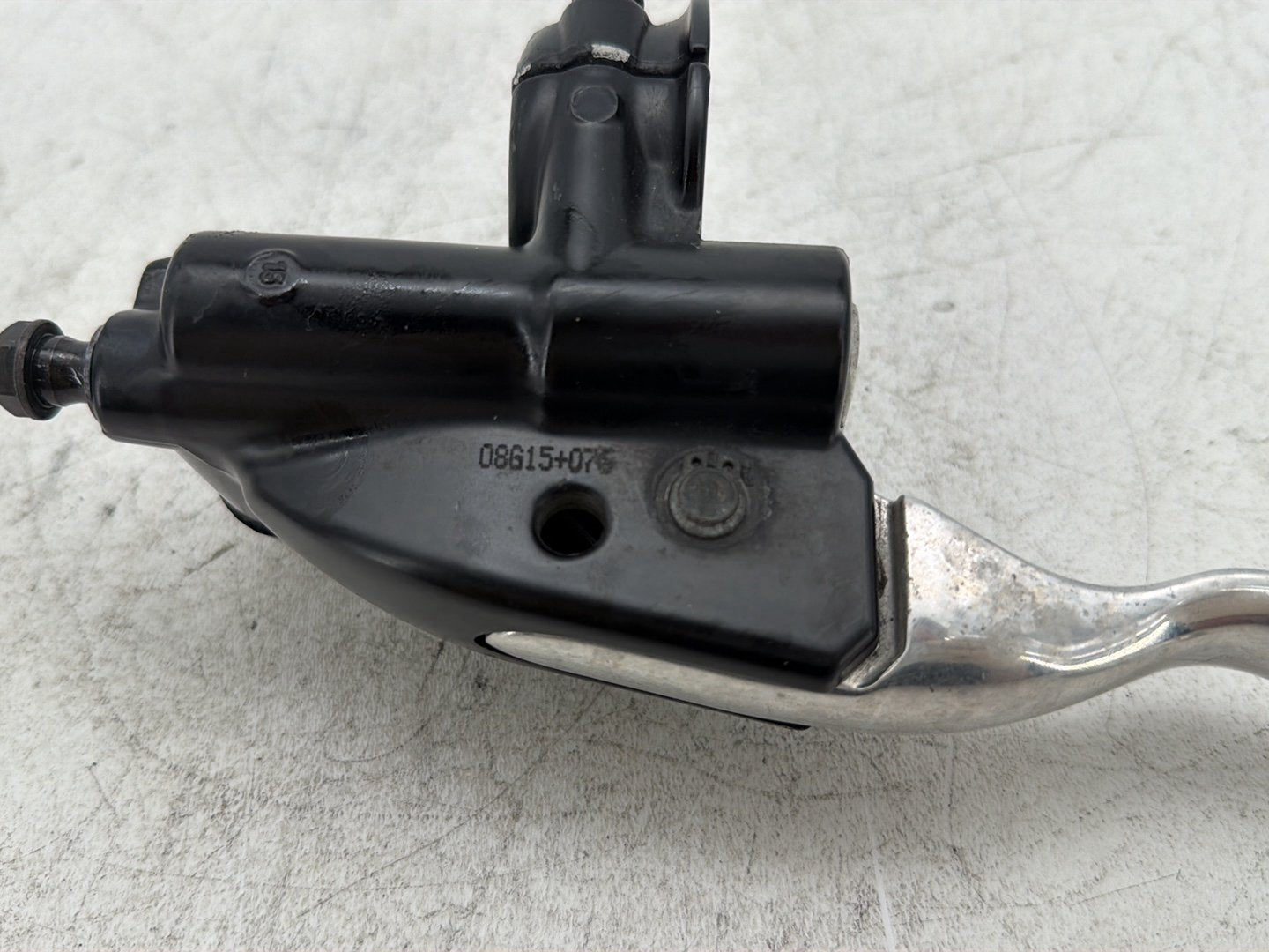 09 Harley Street Glide Touring FLHX OEM Front Right Brake Lever Master Cylinder