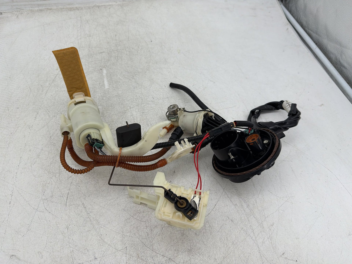 2011 Harley Electra Glide Touring Ultra OEM Fuel Pump Gas Gasoline Petrol Sending