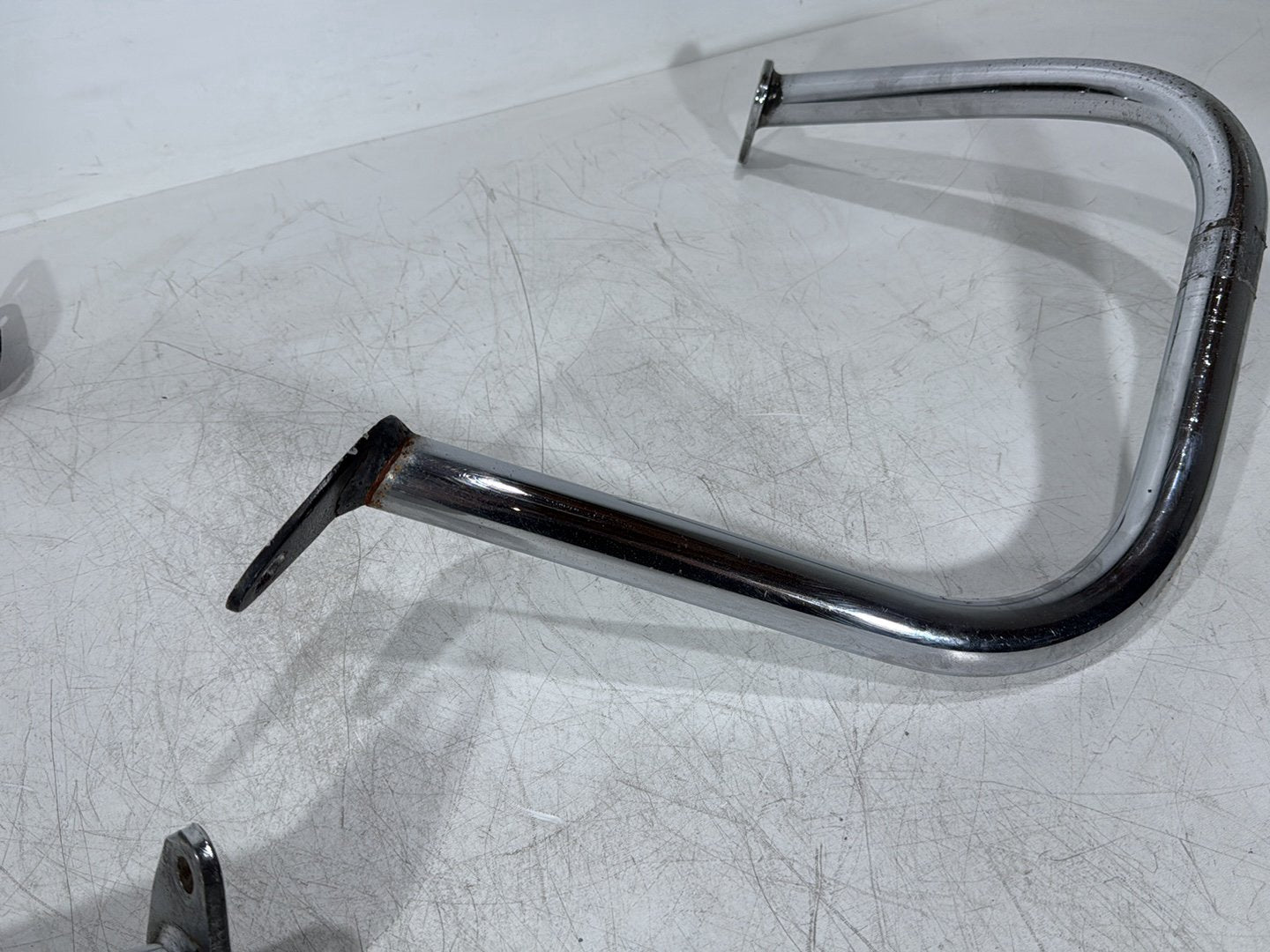 06 Harley Touring FLHRI Road King OEM Rear Left Right Saddlebag Guard Rails Bar