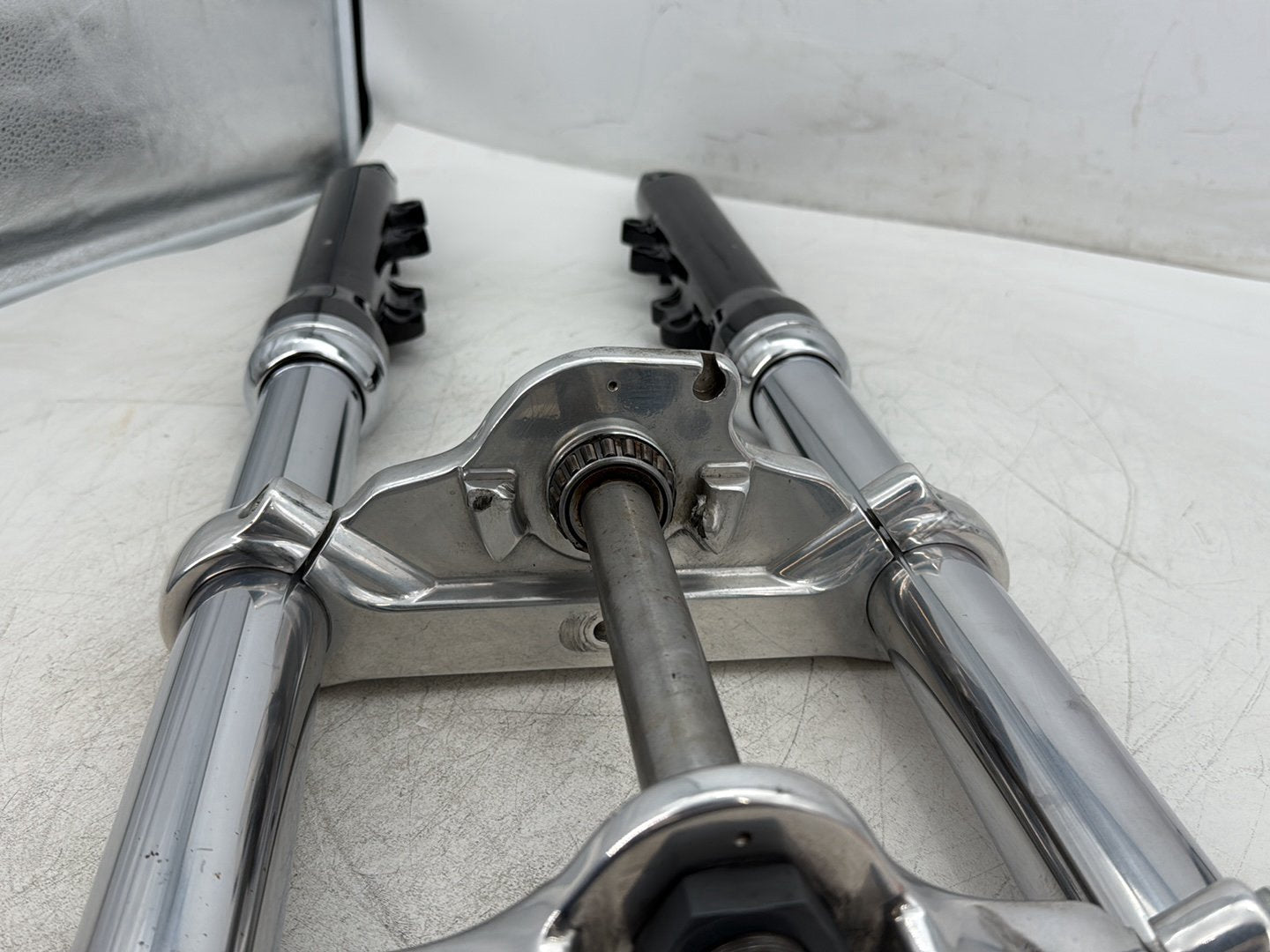 2010 Harley Dyna Fat Bob FXDF OEM Front Triple Tree Set & LH RH Fork Legs Sliders