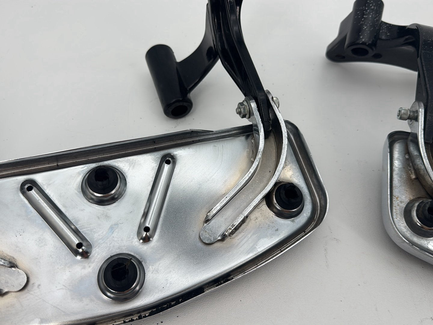 1999 - 2006 Harley-Davidson Dyna Low Rider Left Right Driver Floorboard Foot Rest 50614-06