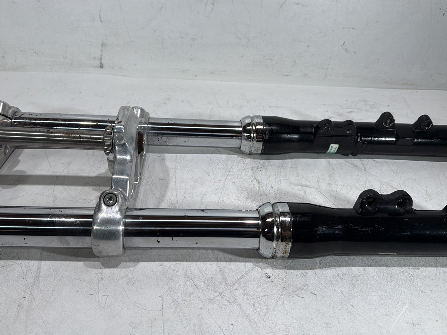 08 Harley Dyna Fat Bob FXDF OEM Front Triple Tree Set & LH RH Fork Legs Sliders