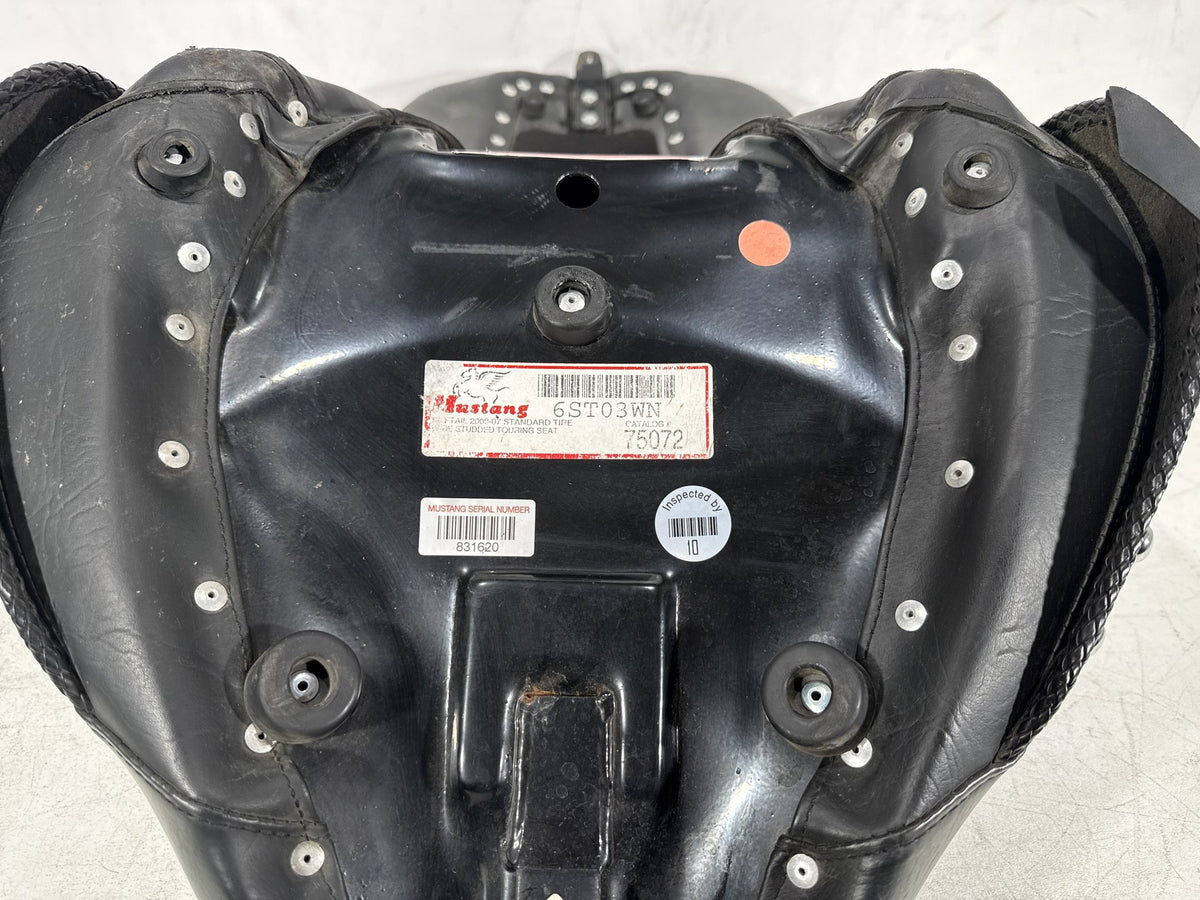 01 Harley Heritage Softail Classic Passenger Rider Driver Seat Saddle MUSTANG