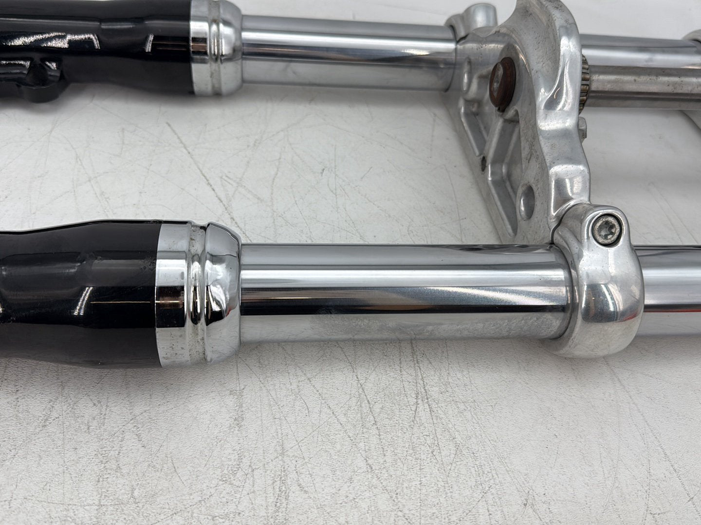 2010 Harley Dyna Fat Bob FXDF OEM Front Triple Tree Set & LH RH Fork Legs Sliders