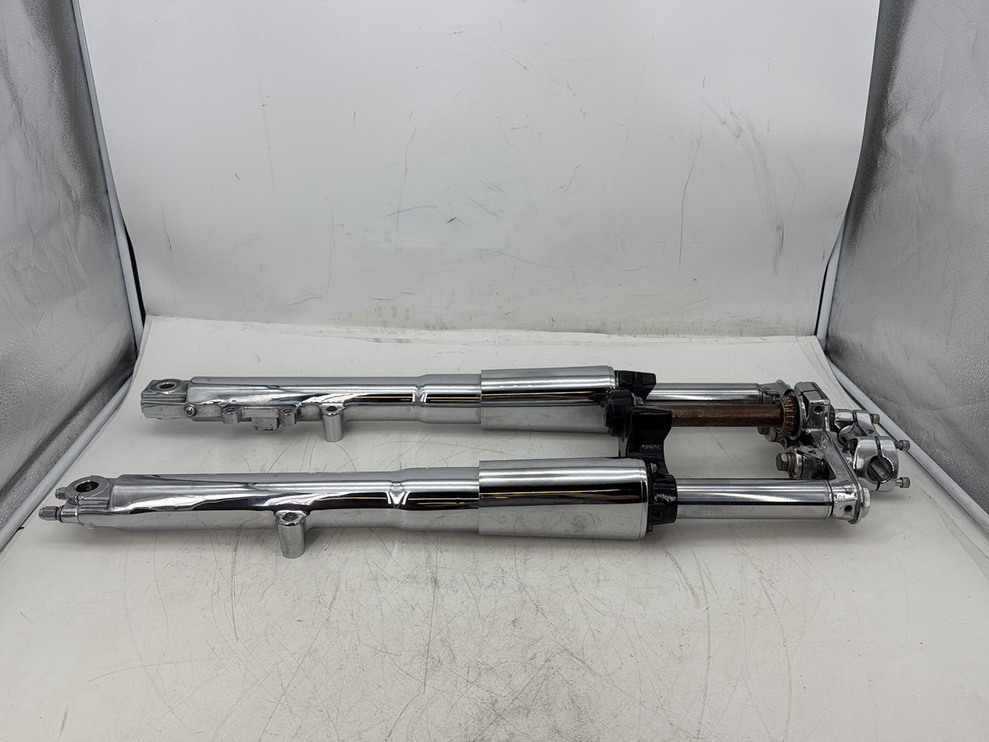 2006 Harley Softail FLSTCI Heritage Classic OEM Front Triple Tree Set & LH RH Fork Legs Sliders