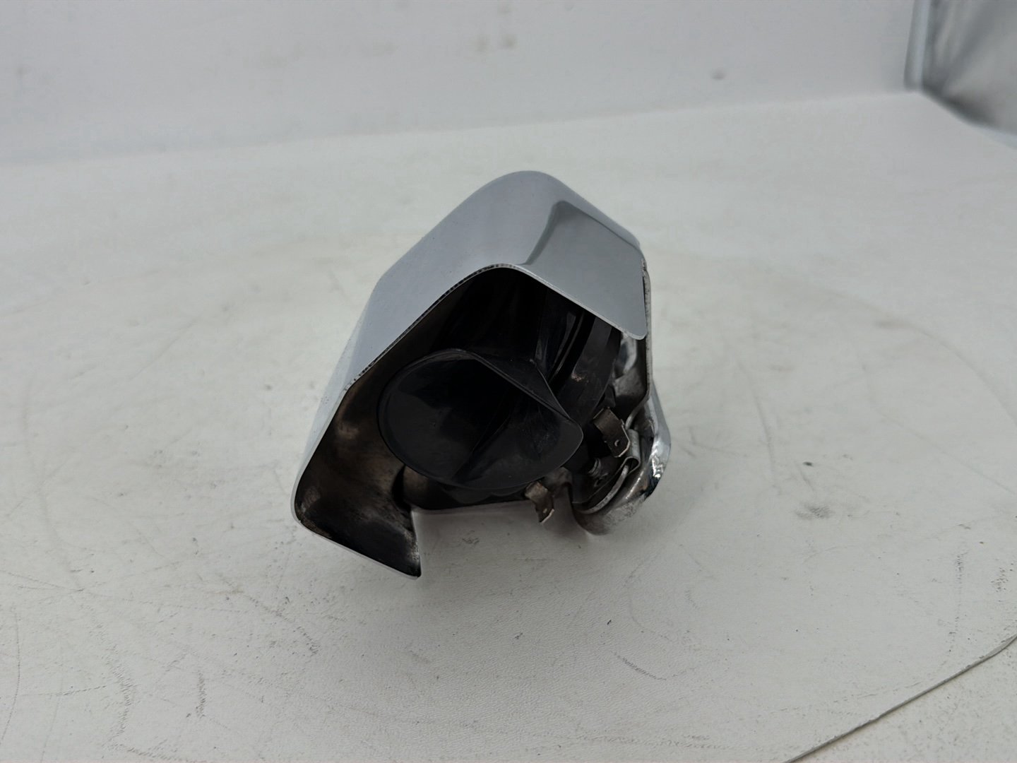 2007 - 2017 Harley-Davidson Dyna Super Glide Custom Horn Signal Klaxon Chrome Cover 69012-93B