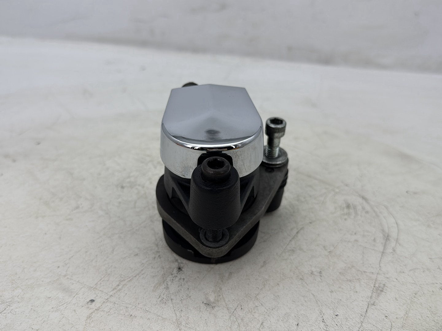 1998 Harley Touring FLHTCUI Electra Glide Ultra OEM Front Right 1 Brake Caliper