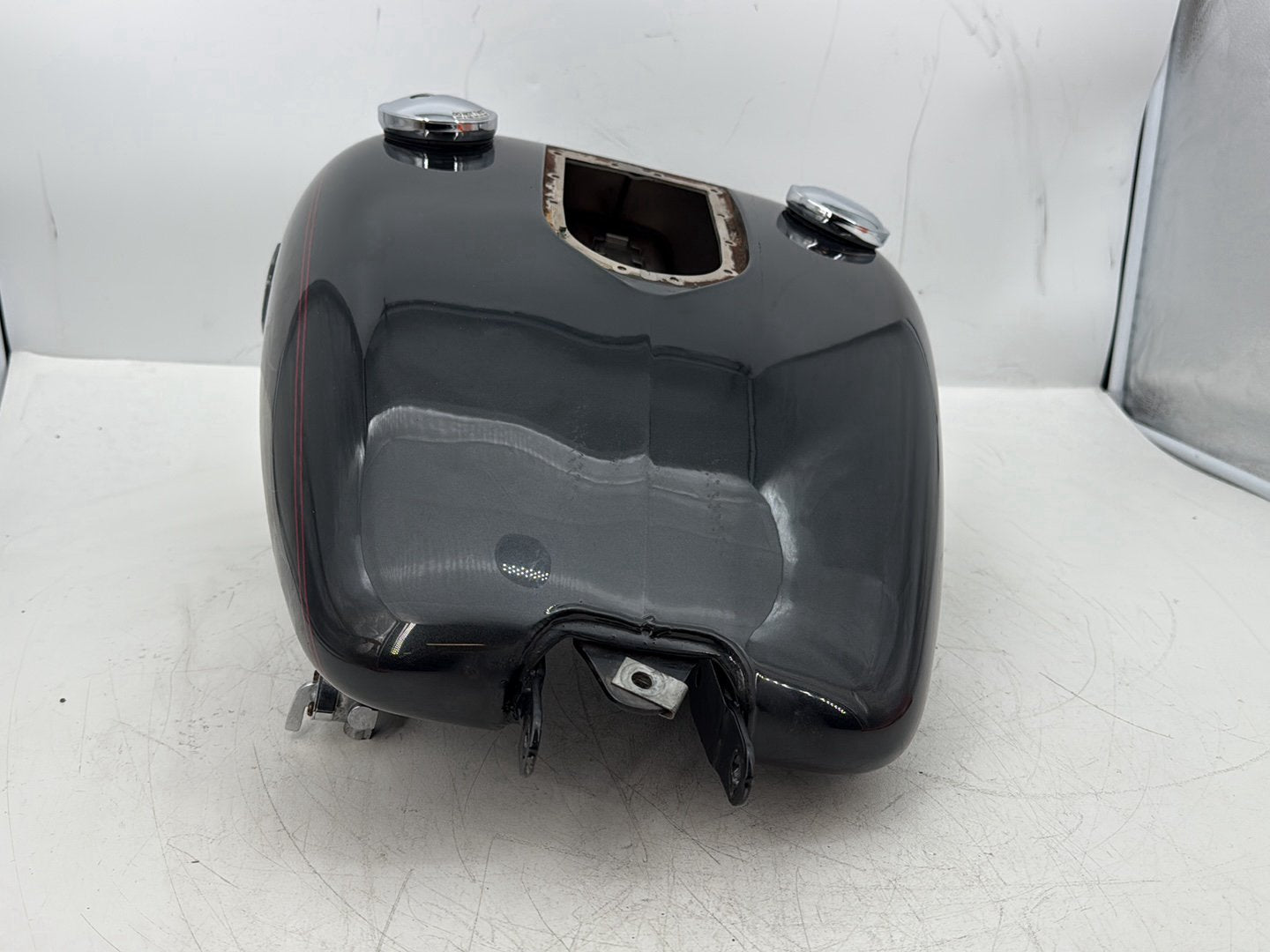 2005 Harley Dyna FXDWG Wide Glide OEM Fuel Gas Tank Gasoline Reservoir